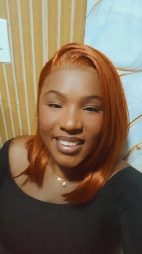 Customer photo review of Lace Front HD Cassandra Ruiva - Repartição Livre 13x4