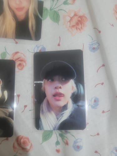 Customer photo review of ROSE ROSIE Photocard 5PCS