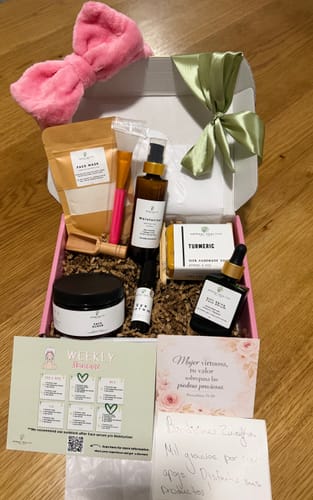 Customer photo review of Luxury Skincare Box Gift Set | Hyaluronic & Turmeric Moisturizer