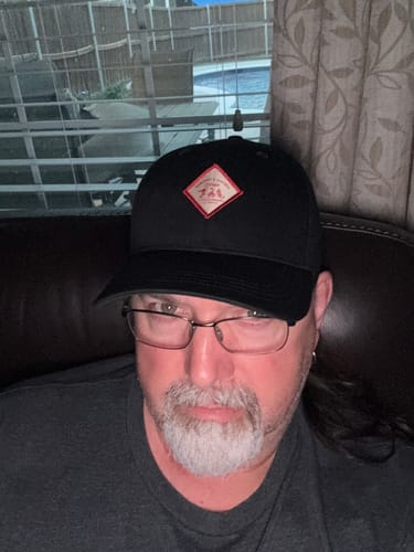 Close-up of a reviewer wearing the black Big Structured Baseball Cap, showing its fit.