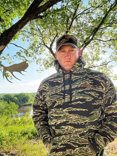 Customer photo review of KEEP HAMMERING OG LEGACY HOODIE