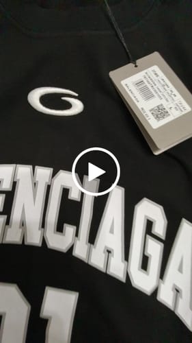 Recensione con video di un cliente su T-shirt GCDS