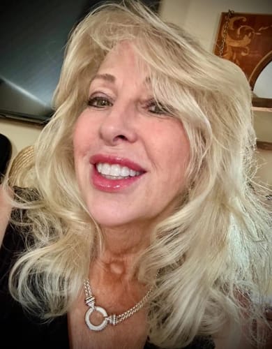 Customer photo review of Avernea WhiteGlow Teeth Whitening Pen