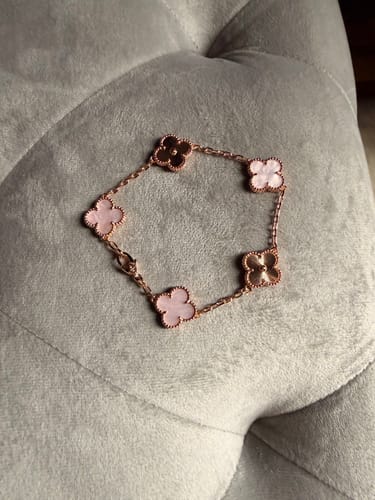 Customer photo review of VCA Clover Vintage 5 Motifs Pink Mop Pink Gold Bracelet