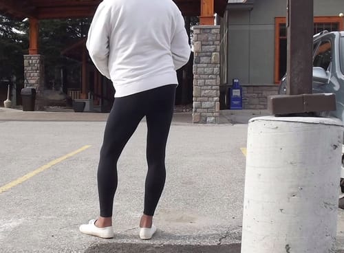 Customer photo review of High Waisted Butt-Shaping Signature Leggings