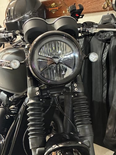 Customer photo review of Triumph Plug & Play Kellermann Bullet 1000 PL Front Turn + Run Signal Kit -2016+ Models
