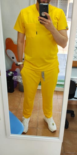 Customer photo review of Pantalón Sport Amarillo