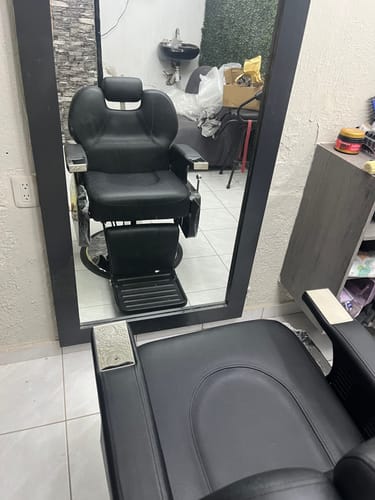 Customer photo review of Sillon de Barbero Neumatico para Barberia, Peluqueria o Estetica Negro
