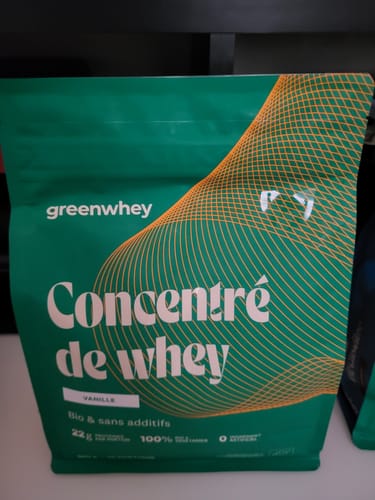 Photo d'un client du sachet vert de Concentré de whey saveur vanille.