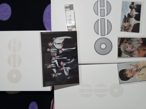 Customer's BTS ARIRANG 5TH ALBUM set, featuring three album boxes and a collection of included photocards.