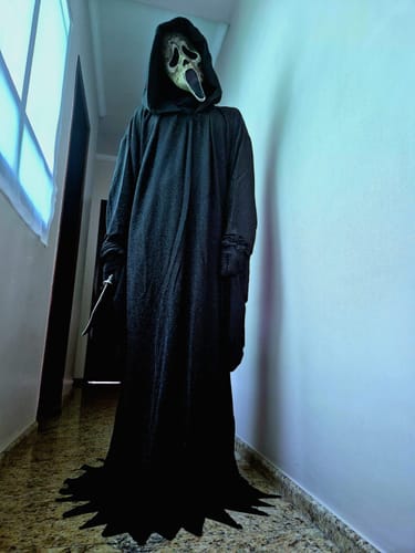 Customer photo review of Manto 30 Anos - Scream 6 (Ghostface Oficial Fun World) Edição Limitada