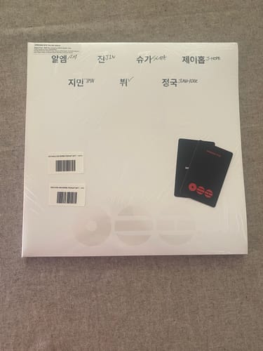 Customer's new BTS ARIRANG 5TH ALBUM DELUXE VINYL, still sealed with the Weverse pickup gift included.