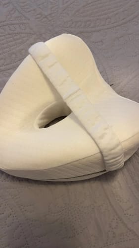 Avis photo d'un client sur Coussin Orthopédique Genoux à Mémoire de Forme