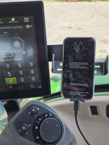 Customer photo review of Gadgetme Handyhalterung mit Wireless Ladefunktion passend für Fendt One 15W Fast Wireless