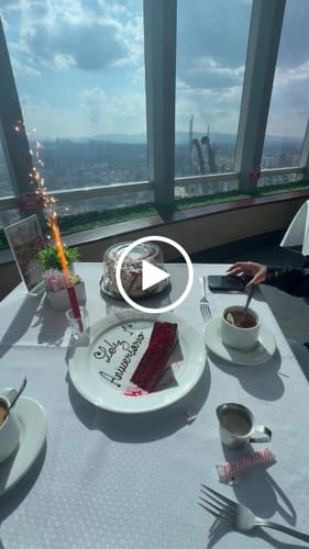 Customer video review of Menú Golden