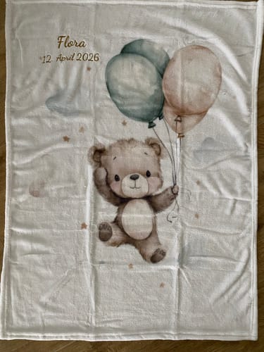 Customer photo review of Babydecke mit Namen Motiv Teddy mit Ballon bestickt 75x100cm