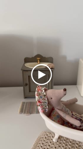 Kundenbewertung mit Video zu Maileg - Kleidung für Hase Bunny Nachthemd Größe 1