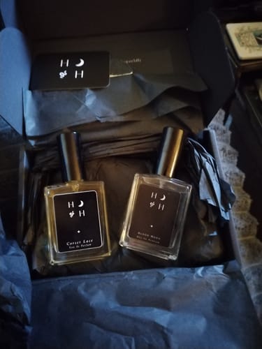 Customer photo review of Corset Lace Eau de Parfum