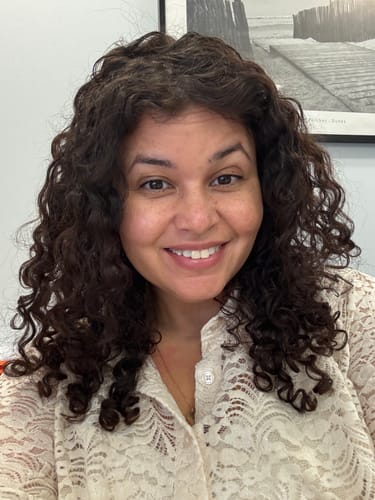 Reviewer with defined, dark curly hair after using the Tropical Oasis Anti-Humidity Gel.