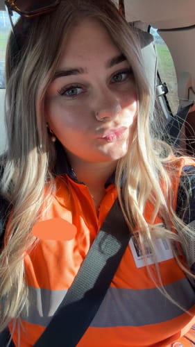 Reviewer's selfie showing her wearing long, full lashes from the Infinaluxe kit.