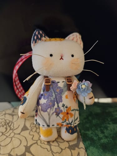 Customer photo review of Artist Kitty Bag Charm🎨| Longer Processing Time|2+ Weeks🙏