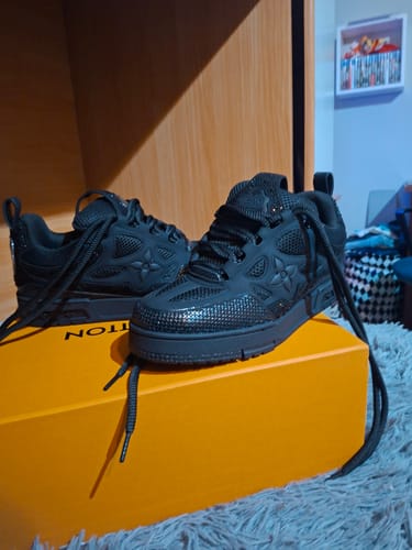 Recensione con foto di un cliente su Sneakers LV Skate Black Crystal