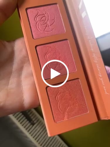 Customer video review of Paleta rumenila