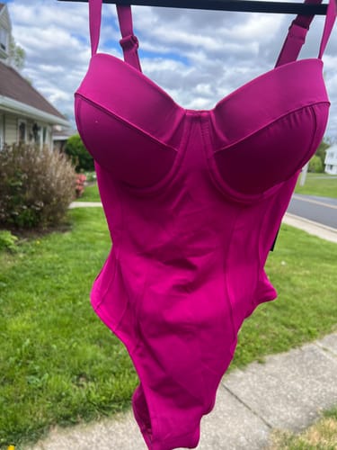 Customer photo review of Women's TA3 NWT/NWOT Swimwear Returns