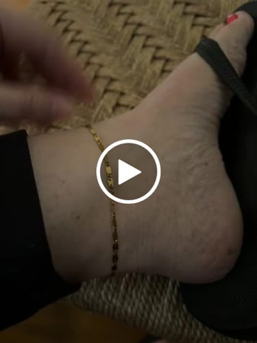 Customer video review of Elise Gold Anklet