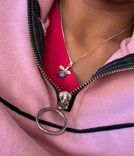 Customer photo review of Collar Orquídea Mini Morada