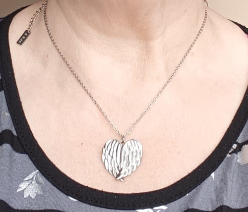 Customer photo review of Collana Angelo con incisione Personalizzata ✦ Collana Eternal Angel