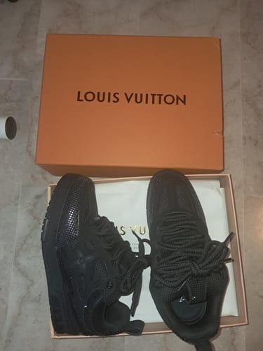 Recensione con foto di un cliente su Sneakers LV Skate Black Crystal