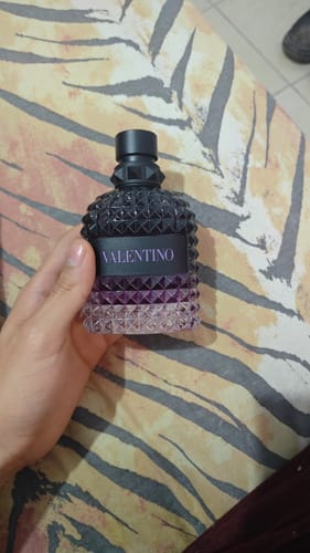 Reseña con foto de un cliente sobre Perfume Valentino Uomo Born in Roma Purple Melancholia 100ML EDT