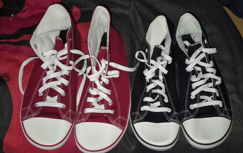 Customer compares their new black Roam I shoes with a red pair, showing the difference in toebox width.