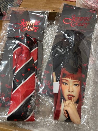 Customer photo review of 【Pre-Order】Jennie × Miniso - Tie
