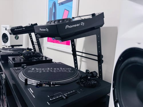 Customer photo review of Ultimate Support JS-LPT100 Laptop Stand - DJ Stand - Midi Controller - Stand Alone Base