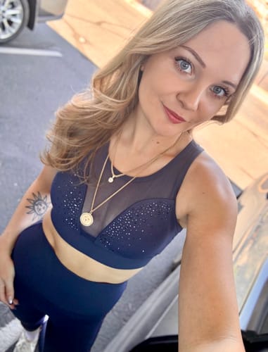 Customer photo review of LUXEIT DIAMOND™ Navy Blue Mesh Sports Bra, High Support