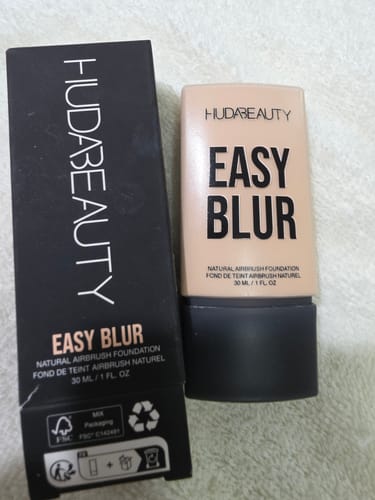 Customer photo review of Huda Beauty Easy Blur Foundation – 30ml Liquid Makeup in Shortbread