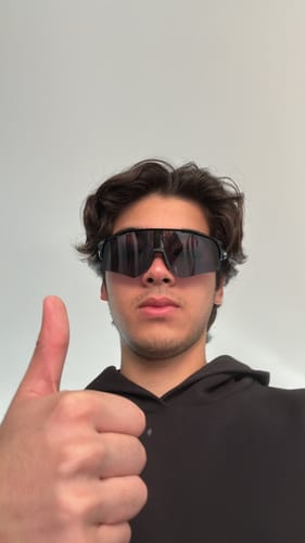 Customer photo review of Óculos de Sol Speed Esportivo Preto | Proteção UV 400
