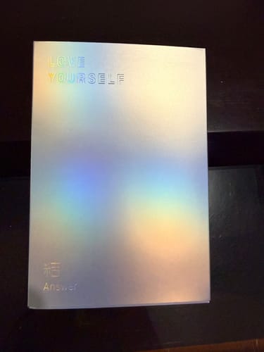 Customer's LOVE YOURSELF 結 ANSWER album showing its sealed, iridescent cover.