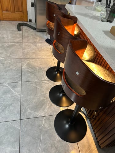 Customer photo review of Silla Bar Taburete Piso Cocina Giratorio Ajustable Madera Moderno