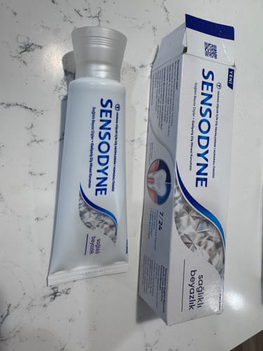 Customer photo review of Sensodyne Nourish Healthy Whitening Toothpaste - 75 ml