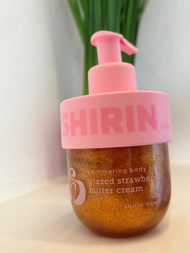 Customer photo review of Shimmering Body Oil Glazed Strawberry Butter Cream