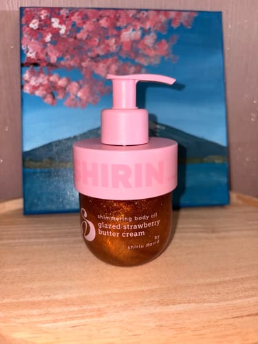 Customer photo review of Shimmering Body Oil Glazed Strawberry Butter Cream