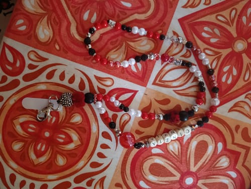 Customer photo review of Portachiavi Lungo da collo di perle fatto a mano ♥️ Rosso