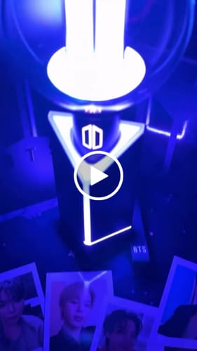 Customer video review of BTS - OFFICIAL LIGHT STICK VER.4