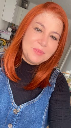 Customer photo review of Lace Front HD Cassandra Ruiva - Repartição Livre 13x4