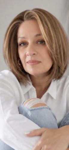 Customer photo review of JBEXTENSION KHLOE MONO Monofilament Handmade Wig 6X5 Full Monofilament Hand Tied Top Wig 12 Inches Bob Cut Hazelnut Blonde Highlight Mono Lace Handmade Futura Fiber Wig With Anti-slip Silicone Strips Glueless Wig KHLOE MONO【BENDY EAR TABS】
