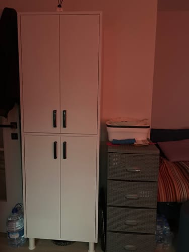 Müşterinin odasına kurduğu beyaz, 4 kapaklı Rani F1 Çok Amaçlı Dolap.