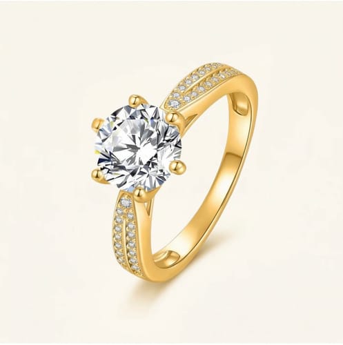 Customer photo review of Nisreen Moissanite Ring